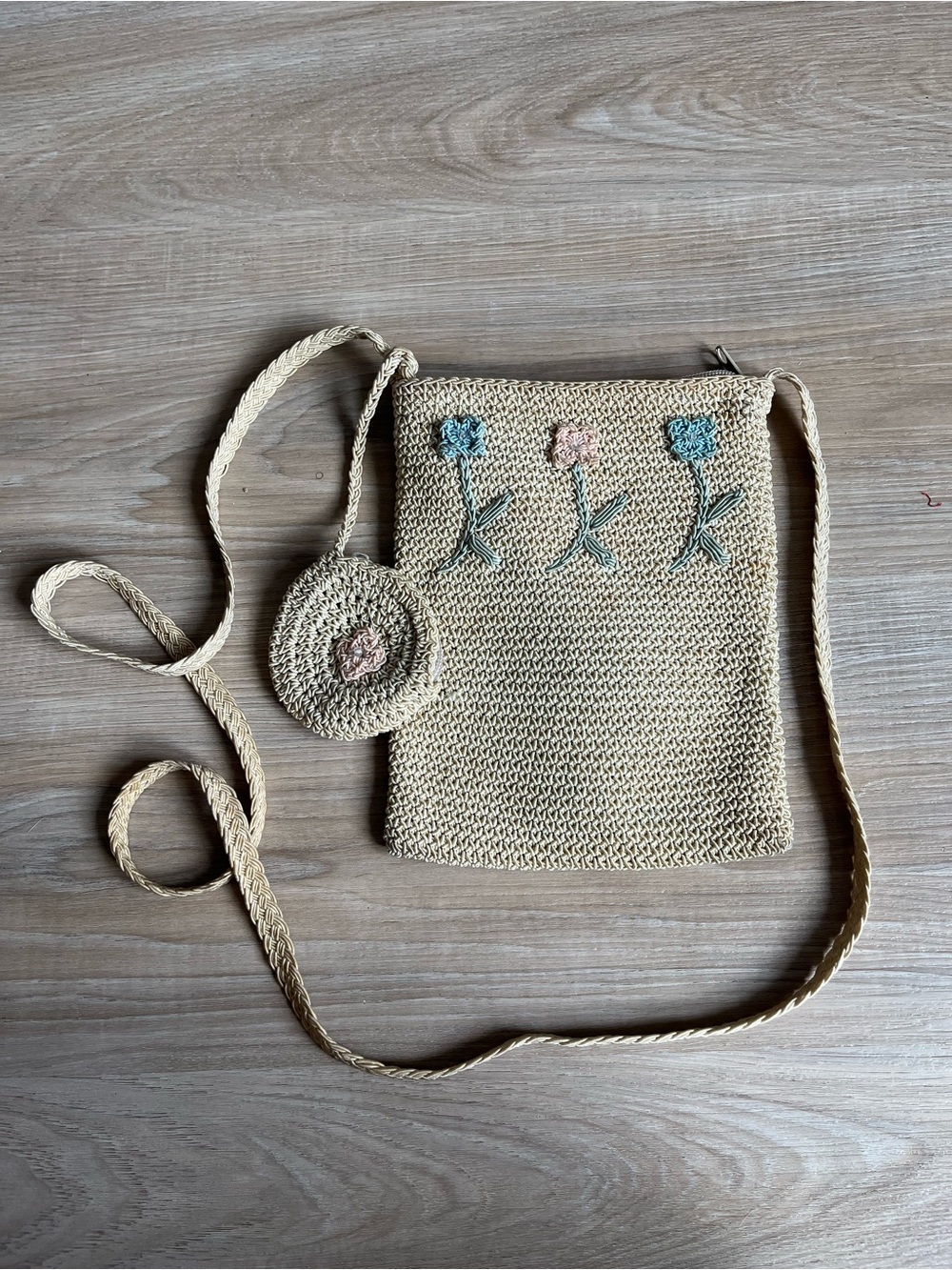 Vintage Y2K Woven Straw Crossbody Bag with Embroidered Flowers